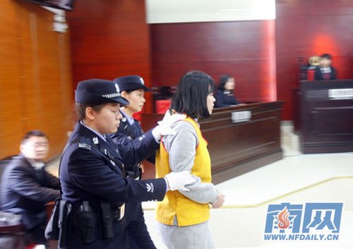 女孩遭老師砸傷案一審宣判，正義終將降臨，責(zé)任不容逃避