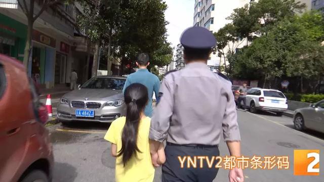 警惕身邊的危險，尾隨小女孩男子被擒，正義的勝利時刻來臨