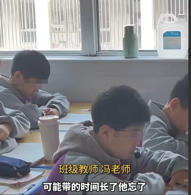 专家解读，教师给学生戴小蜜蜂的教育方式及其影响