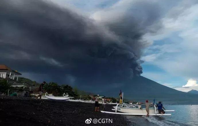 印尼火山噴發(fā) 多名中國游客滯留