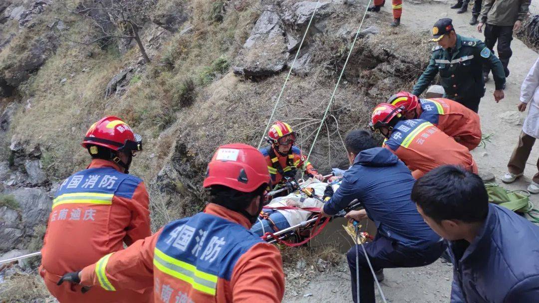 四川雅姆雪山滑坠事故致登山者遇难